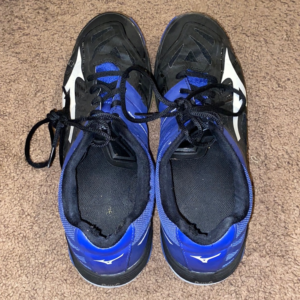 Mizuno women’s 11.5 volleyball shoes
